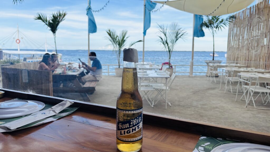 海が見えるレストラン『ブコ シーサイドバー＆レストラン（Buko