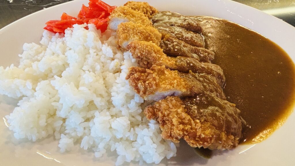 俺たちのカレー家のカツカレー（425ペソ）