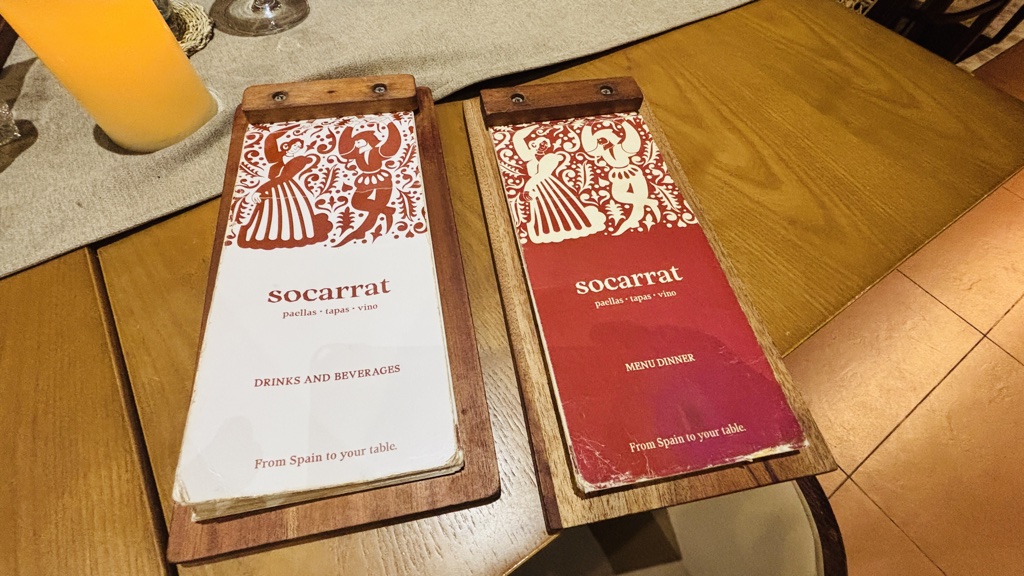 Socarratのメニュー。ドリンクとディナーの2冊