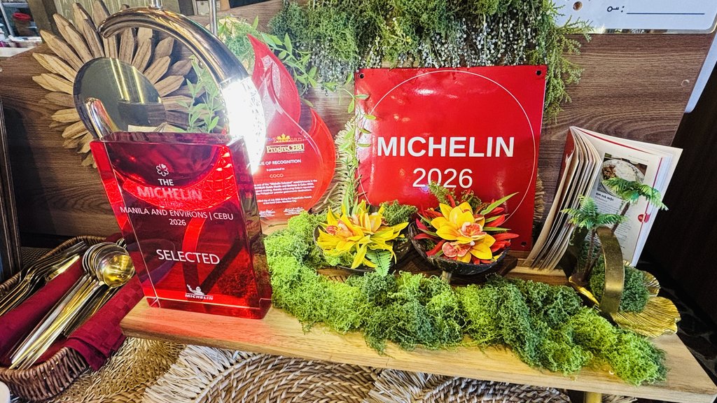 「MICHELIN 2026」の赤いプレートと「SELECTED」の盾