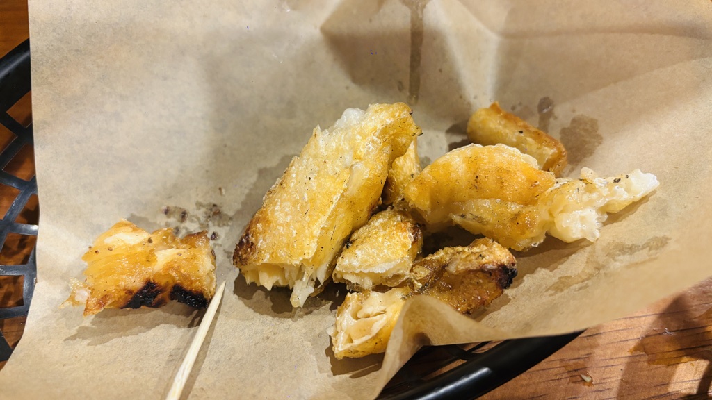 こんがり焼けた炙り鮭皮