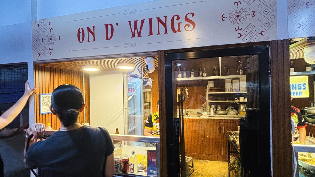 ビールを置いていた一番奥のお店「ON D' WINGS」