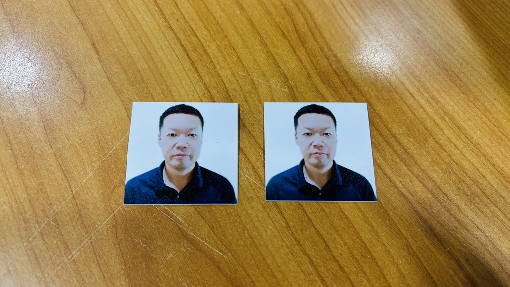 更新用に持って行った白背景の証明写真2枚