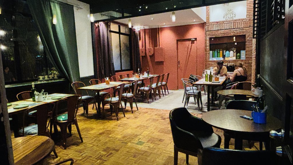 1階のカフェレストランBalai Brunch by Cafeplusの店内