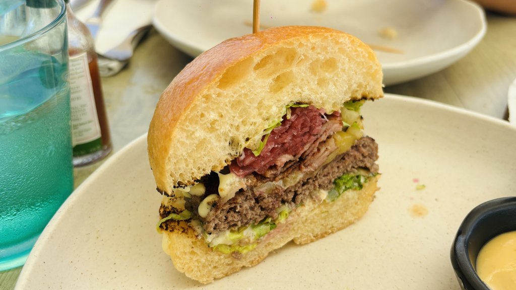 ビーフアンガスバーガーの断面
