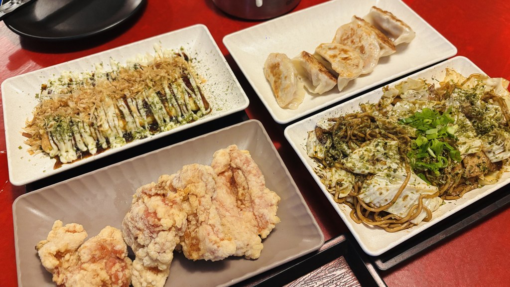 Cebu Wish Kitchen+のお好み焼き、餃子、唐揚げ、焼きそば