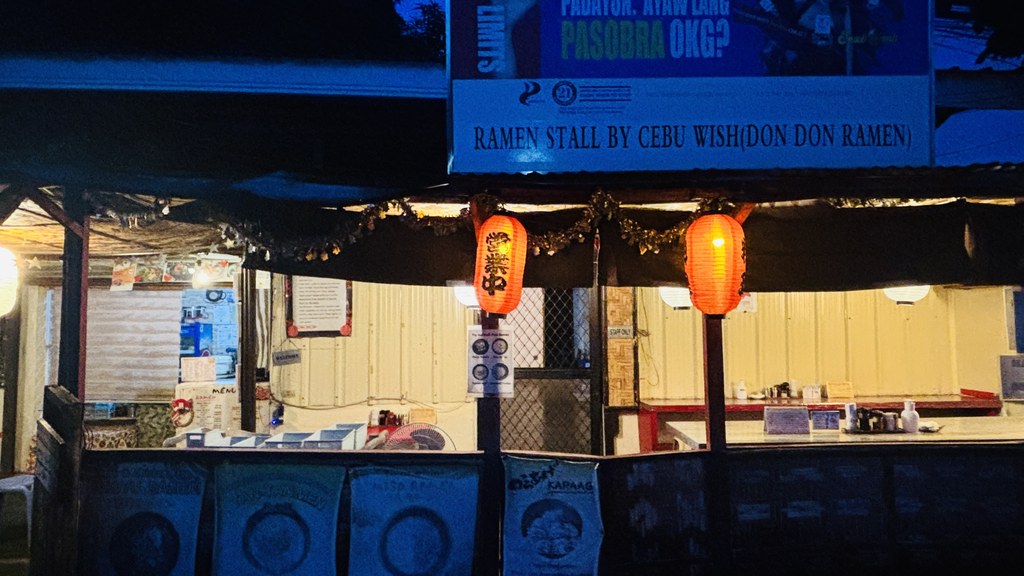 RAMEN STALL BY CEBU WISH（DON DON RAMEN）の看板と赤ちょうちん